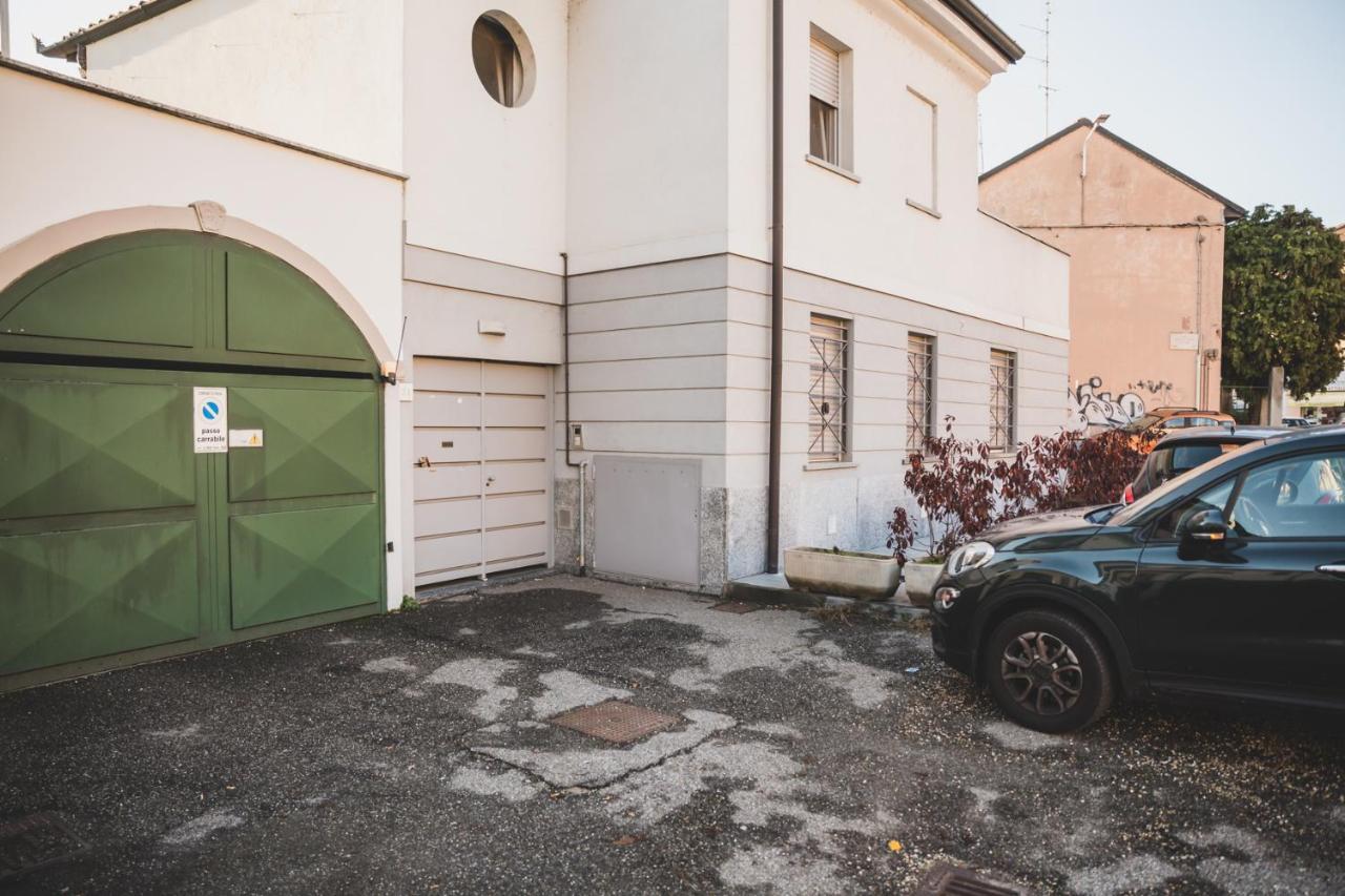 Grey House Pavia Con Box Privato Appartement Buitenkant foto